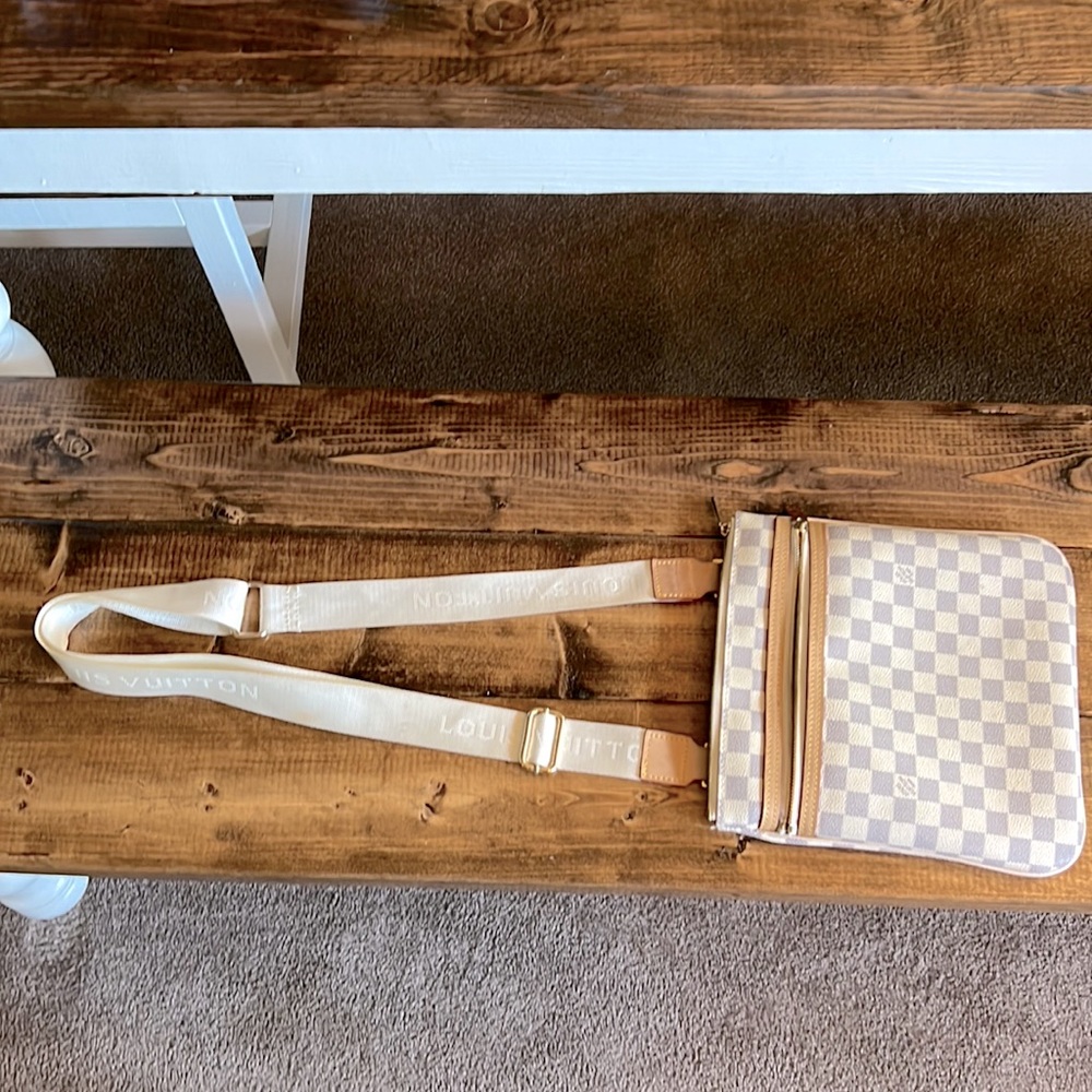 -Louis Vuitton cross body. Zipper sometimes gets stuck if you pull too fast.